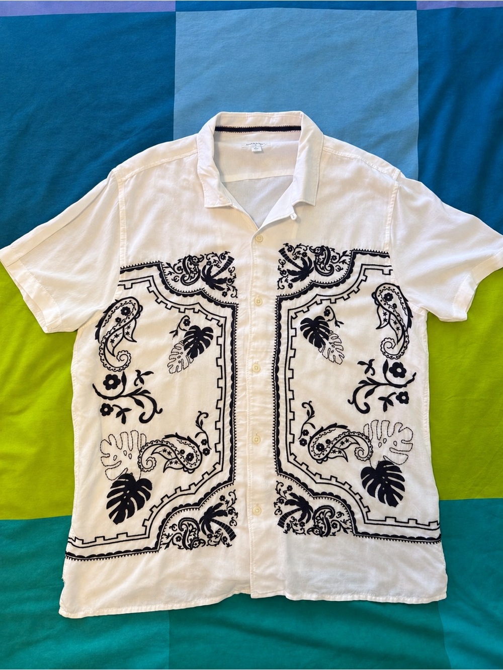 Sun + Stone Men XL Embroidered Paisley Tropical Button Up Shirt White Navy